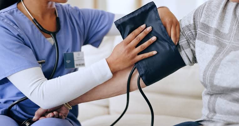 Hypertension management — blood pressure monitoring during clinical assessment