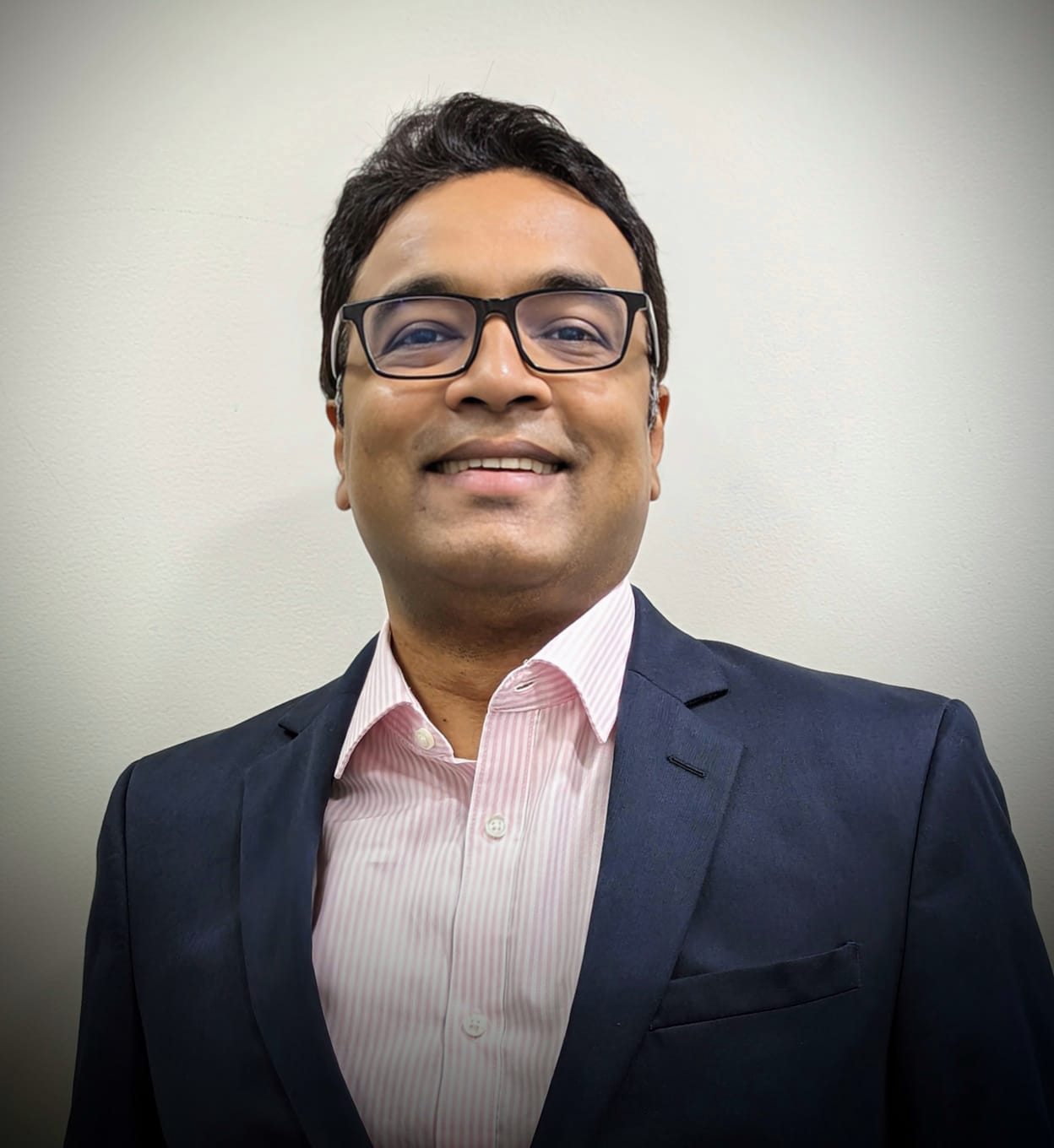 Dr. Sumeet Mandale — Internal Medicine & Critical Care Specialist, Nashik